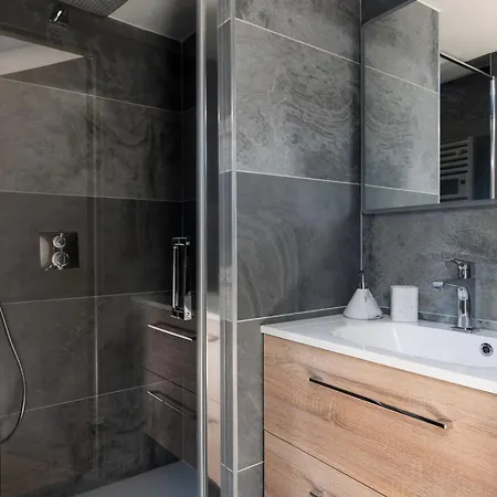 Neuf A Courchevel, 3 Chambres, Balcon Et Parking - Fr-1-664-24 * Courchevel